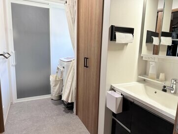 洗面脱衣所を広めの3畳＆玄関からアクセスしやすい家に。プライバシーの点では失敗も