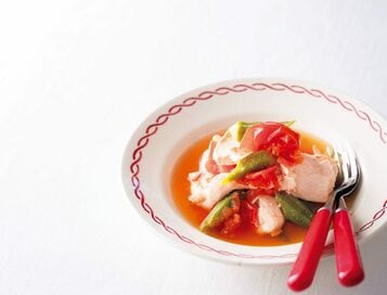 オクラと鶏胸肉のガーリック蒸し煮。便秘解消にもうれしいレシピ