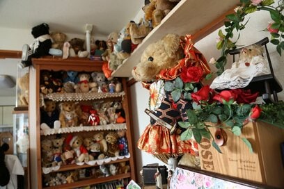 【あの人のおうち訪問】テディベア作家・吉川照美さんの500体の「テディベア」と暮らす家