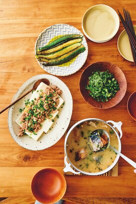 15分で完成「ひき肉そぼろの冷ややっこがけ」献立のレシピ。ボリュームみそ汁で満足感アップ