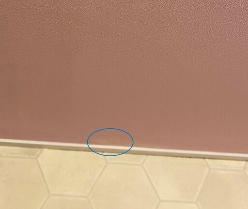 壁紙が剥がれた場所も目立たない