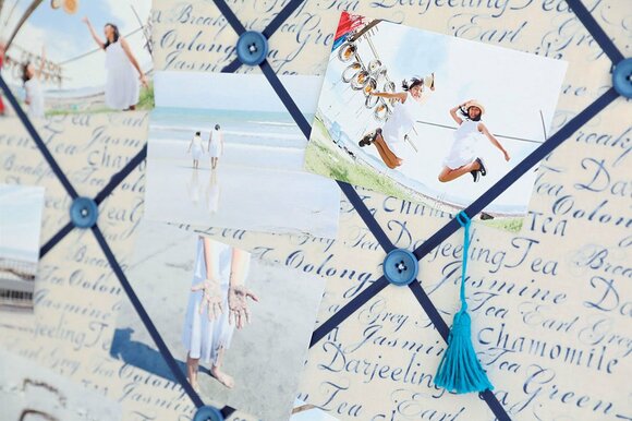 ブルーのタッセルがアクセントに