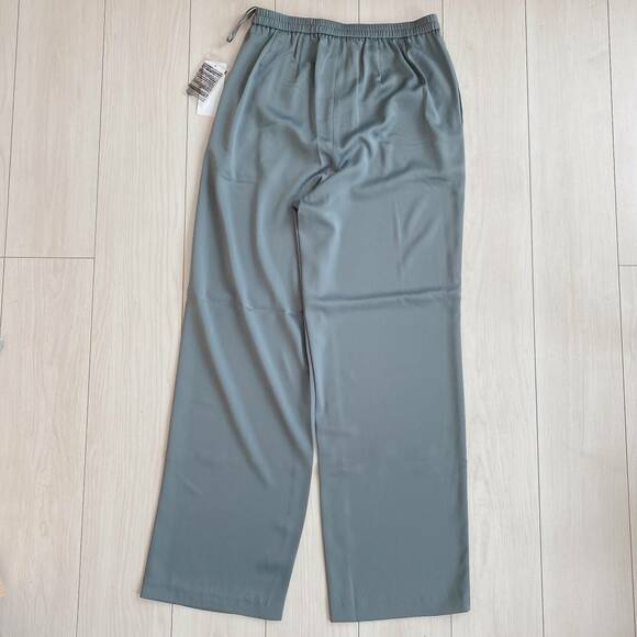 ユニクロの2990円サテンパンツ 下半身がやせて見える Esseonline エッセ オンライン