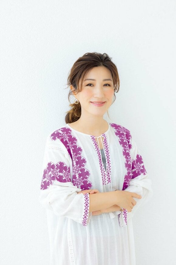 後ろ結び女性