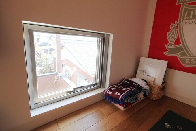 屋根裏部屋に窓があれば、LDKの温かい空気を自然に排出することもできる