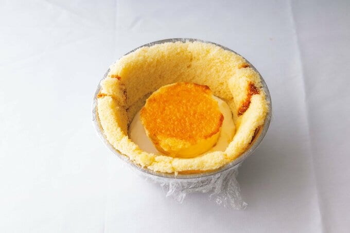 プリン入りドームケーキの調理過程