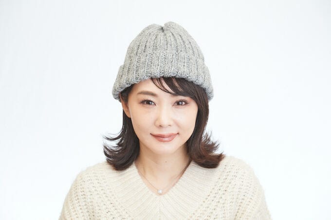 外ハネヘアの女性