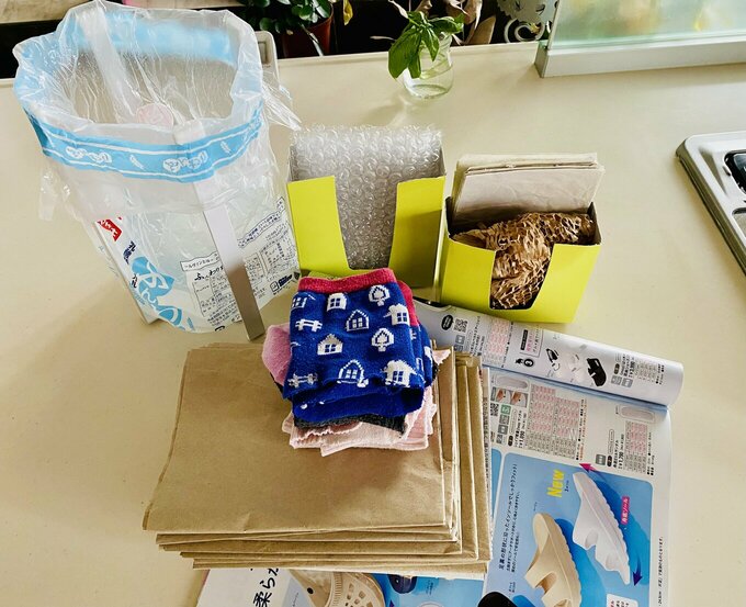ウエスや雑誌、ゴミ入れ