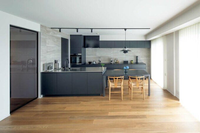 空間の美しさを強調したキッチン