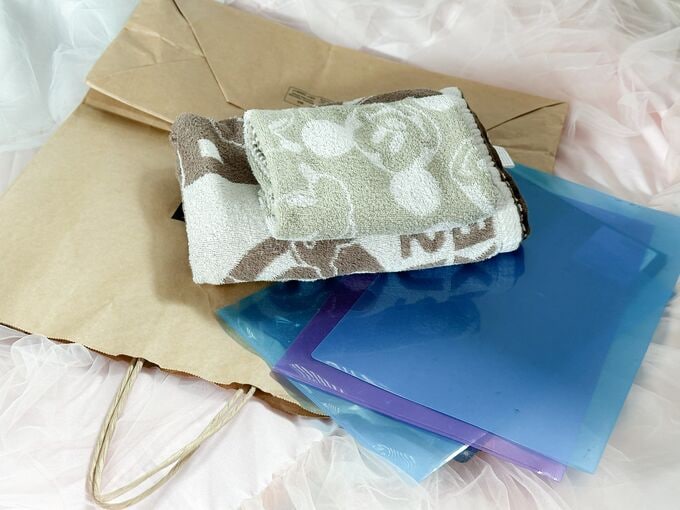 「いただきもののタオル」「クリアファイル」「紙袋」
