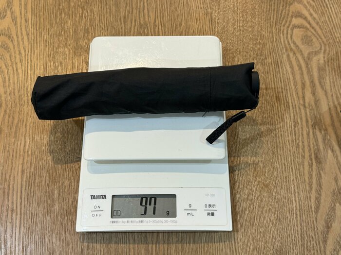 折りたたみ式傘 わずか97g「スタンダードプロダクツ」の折りたたみ傘が最強。770円で