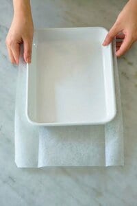 バットにクッキングシートを敷く