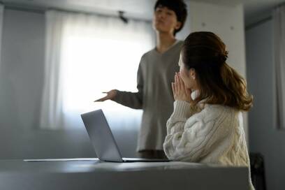 モラハラ夫と義母にだまされた！勝手に進む同居計画と「お前の貯金から頭金を払え」