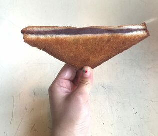 疲れた体にあんこの甘さと油分がジュワ～ッ＜甲斐みのりの地元パンめぐり＞