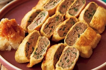 油揚げにお肉をぎゅっ。低糖質なのにぎっしり食べごたえ満点