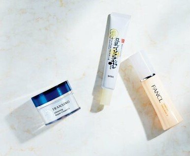 (左から)薬用ホワイトニングリペアクリームEX、サナなめらか本舗 リンクルアイクリームN、エンリッチプラス乳液
