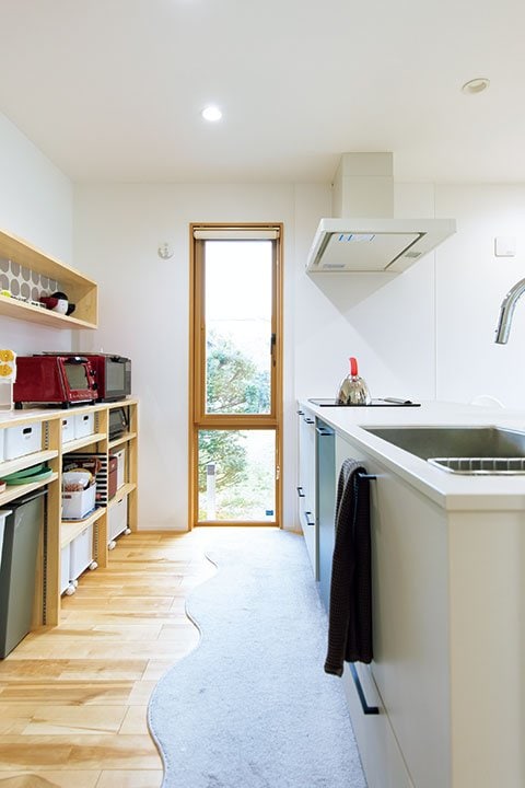 窓辺をデザインしたキッチン