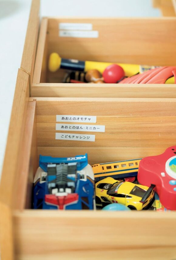おもちゃの引き出し二つ