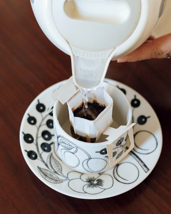 コーヒーをドリップ