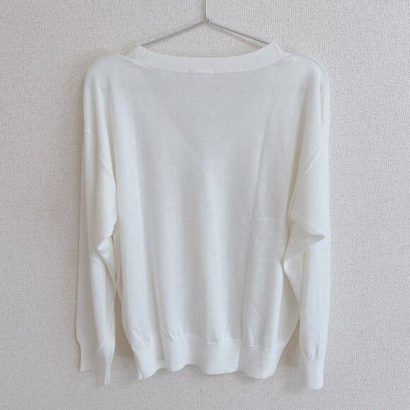 Vネックカーディガンうしろ