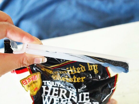 輪ゴムを使うよりも手早く、調理中も片手で扱えるのがとても便利