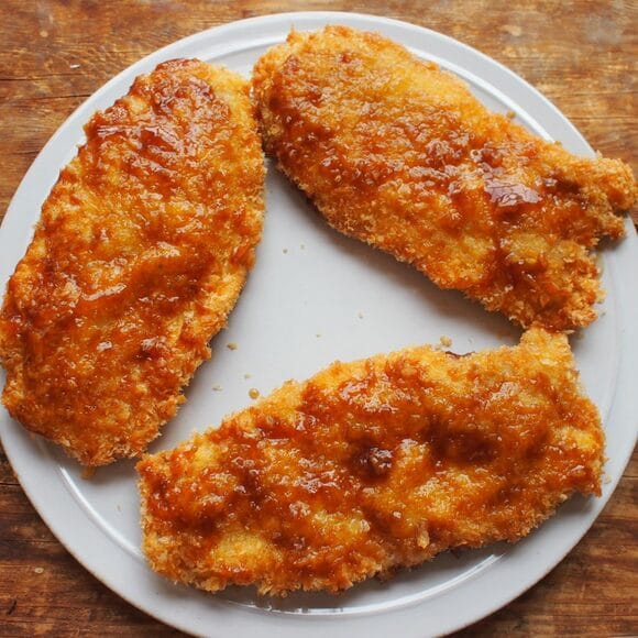 （4）　（3）の両面にトンカツソースをたっぷり塗る。