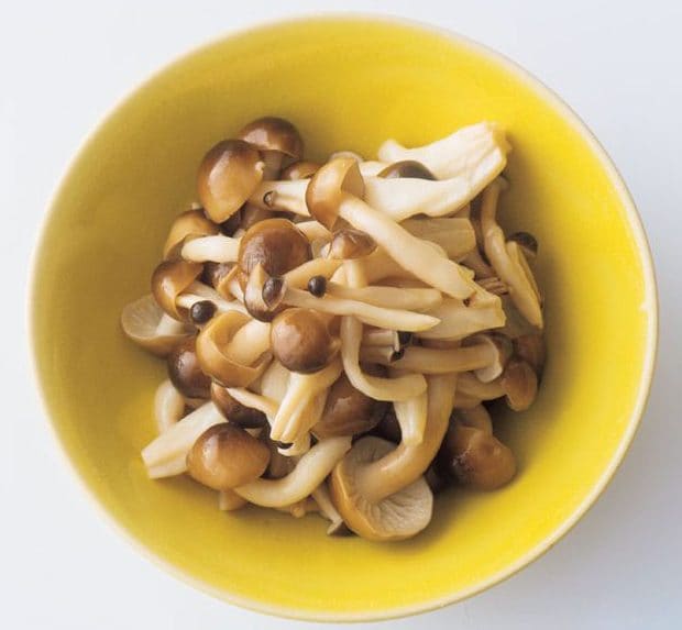 ゴマ油でシメジナムル