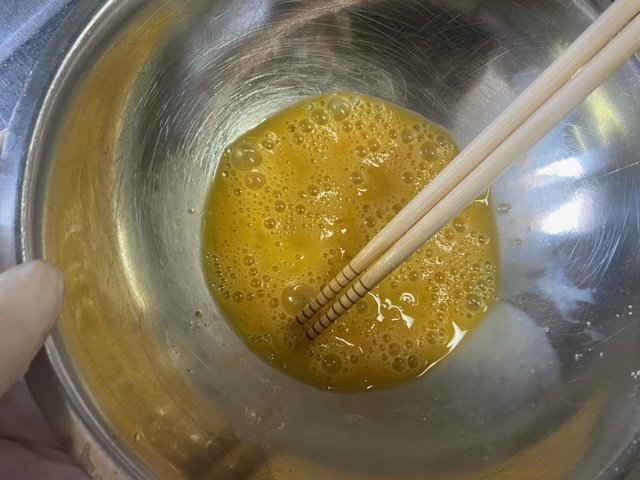 ボウルに卵