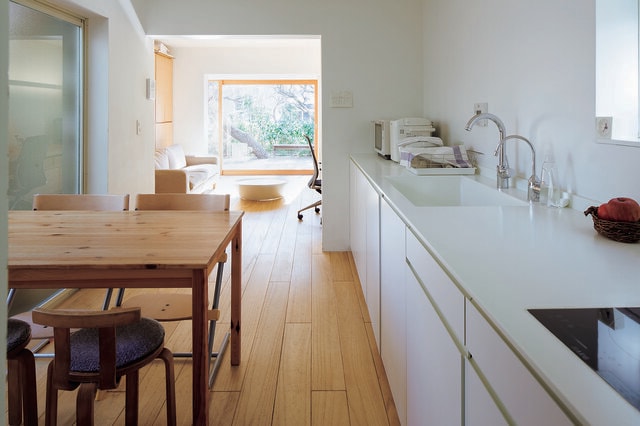 実家をどうする?建築家の父が建てた家を「丁寧に住み継ぐ」家