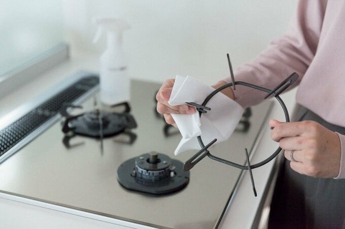 五徳をアルカリ電解水でひとふき