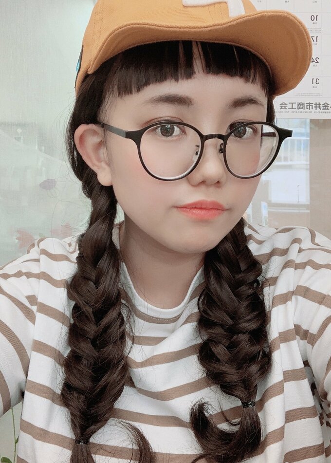 ロングのウィッグでヘアアレンジを楽しんだ