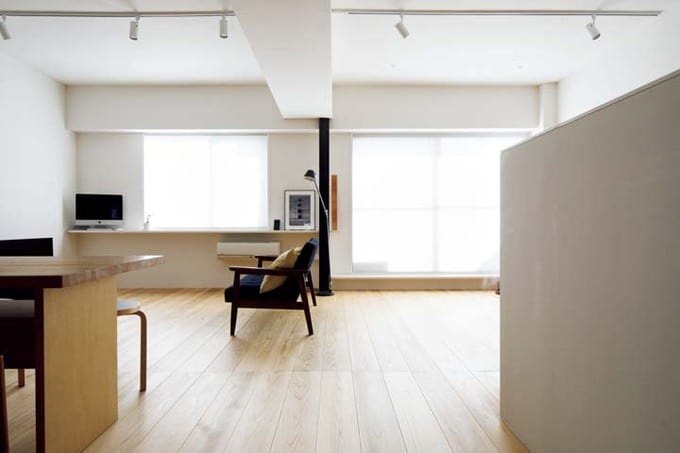 南に向けて2つの窓がある明るいLDK