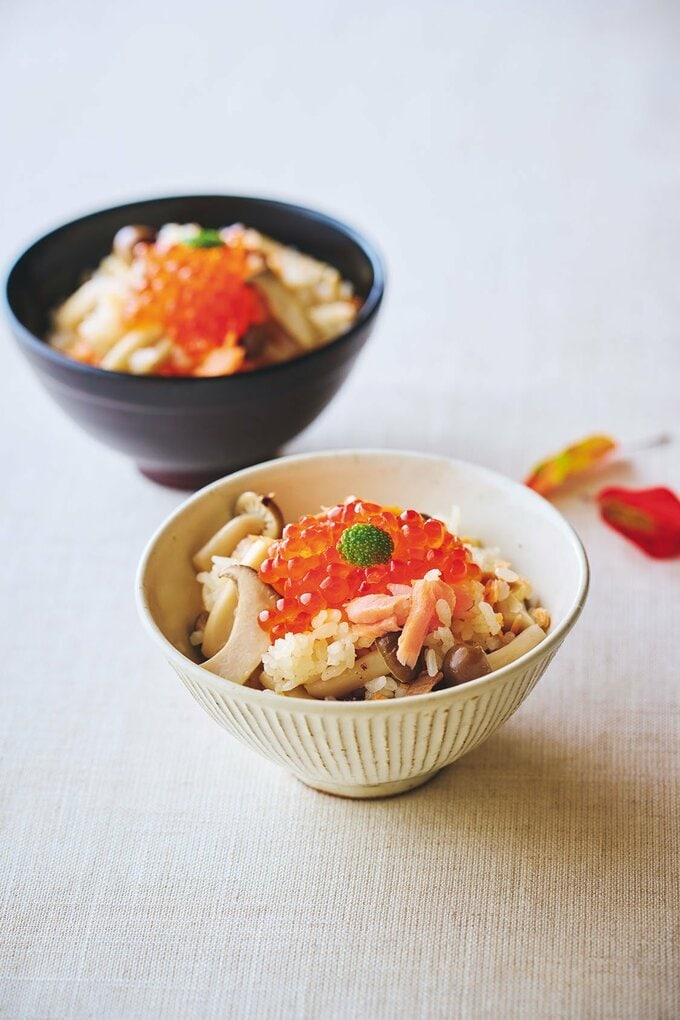 「秋鮭とキノコの炊き込みご飯」のレシピを紹介!