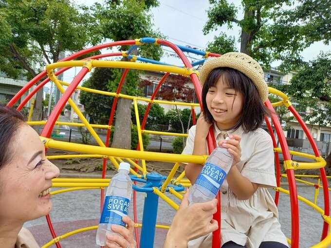 遊具で遊ぶ様子