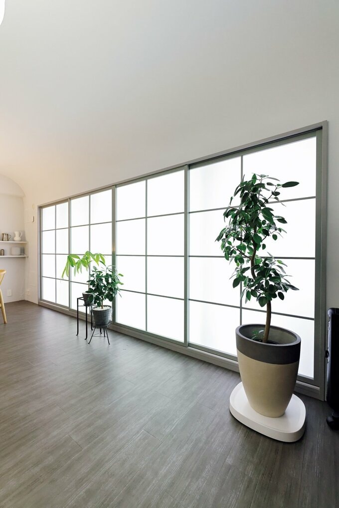 オリジナルの障子を取りつけたLDKの窓回り