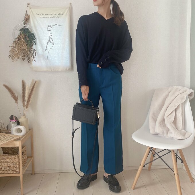 Vネックのニット