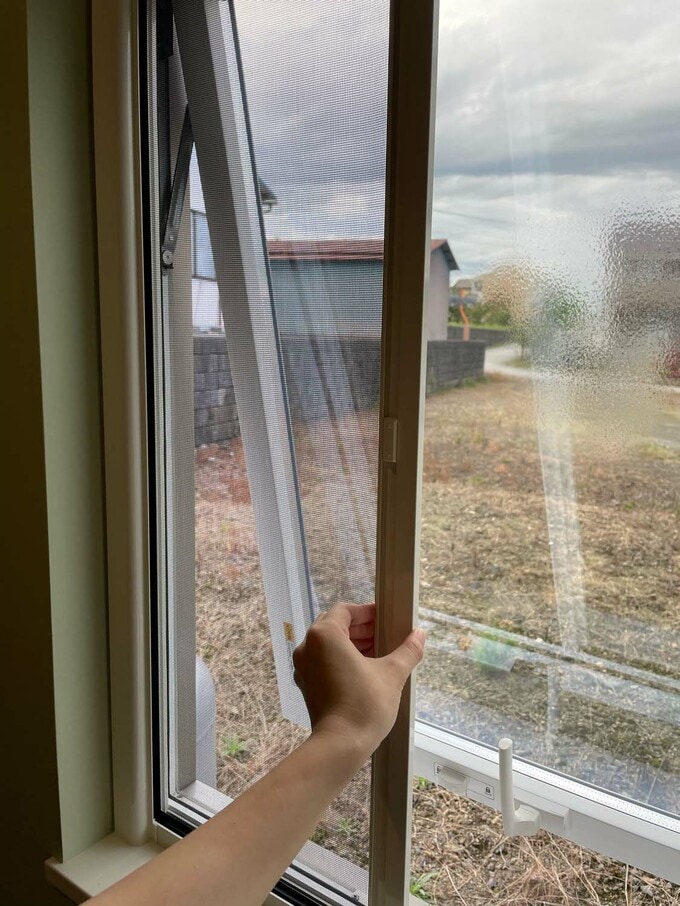 横すべり出し窓の網戸
