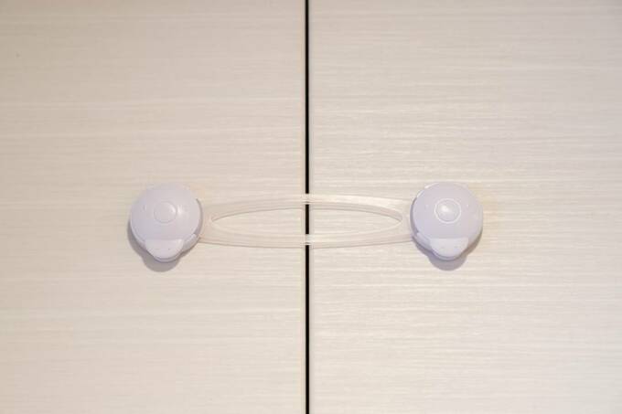 開き戸ロックをつけた扉