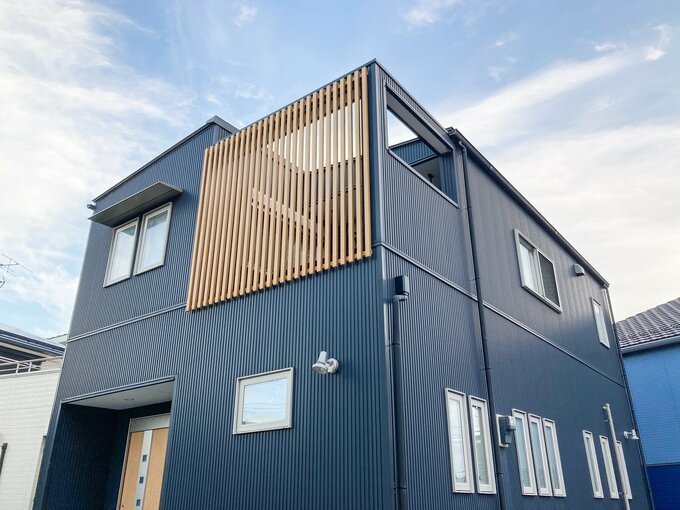 ガルバリウム鋼板の家