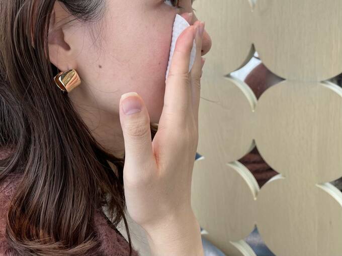 トナーパッドを頬に