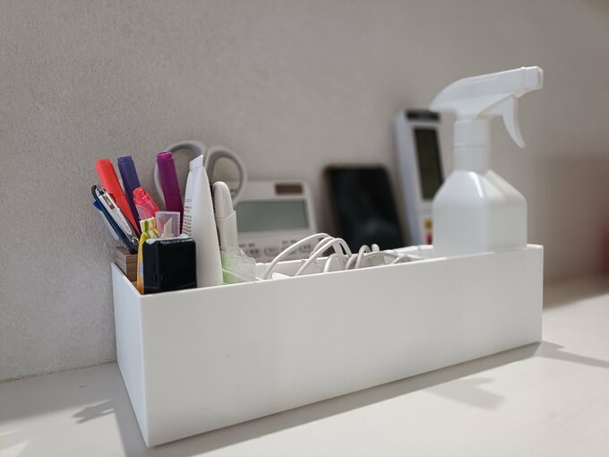 テーブルに散らばったものはケースにまとめる