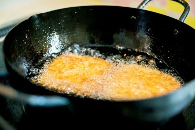 揚げている様子