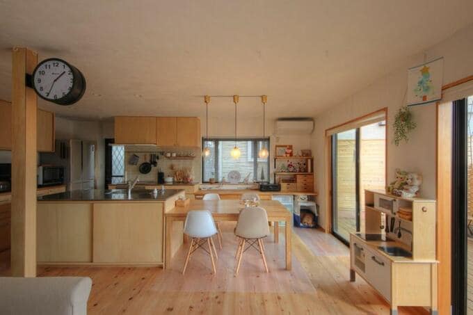 見えないパントリーのあるキッチン