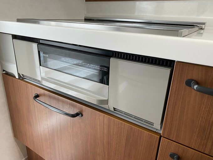 魚焼きグリルつきのキッチン