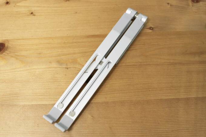 たたまれたスタンド