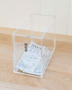 外側部分は立ててレシート入れに