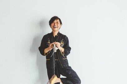 「51歳、毎日がとても楽しい」ニットデザイナーが語る、やりたいことをやる生き方