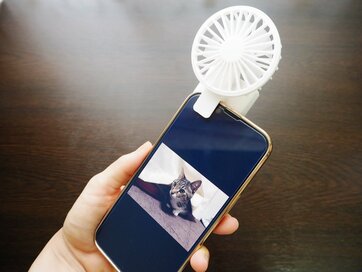 ダイソーの「スマホにはさむ扇風機」が超便利！220円と思えないクオリティ