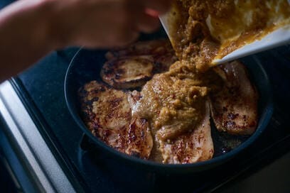 志麻さんの「家族が喜ぶ夏ごはん」。漬け込むだけで肉も野菜もぐんとおいしく