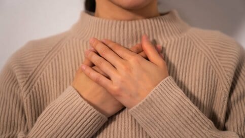 更年期の不調と症状が似ている「注意すべき病気」と「適切な対処法」：産婦人科医が解説